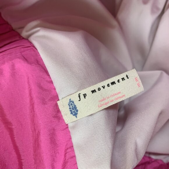 Free People Movement Pink High Rise Smocked Waist Dolphin Hem Nylon Gym Shorts M - Picture 3 of 3